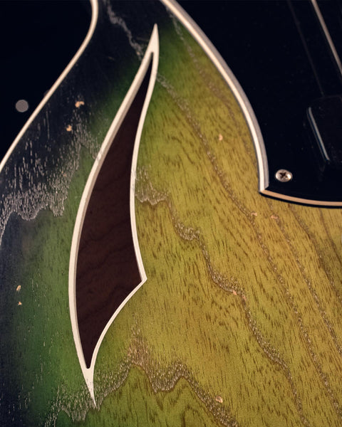 NOVO GUITARS MIRIS J - CAT'S EYE BURST