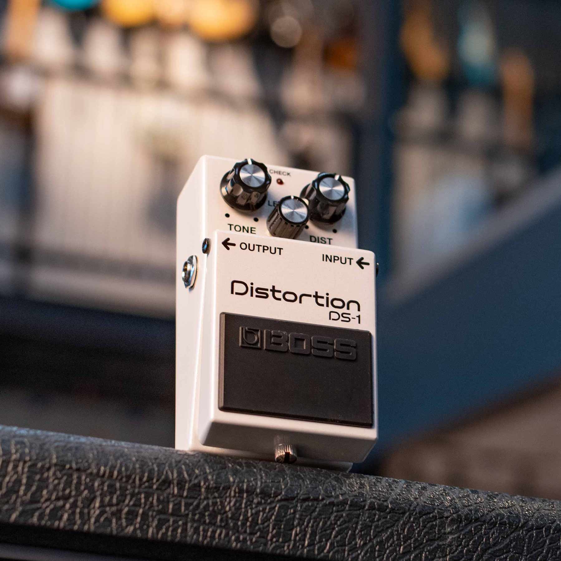 BOSS DS-1 DISTORTION LIMITED EDITION - PEARL WHITE