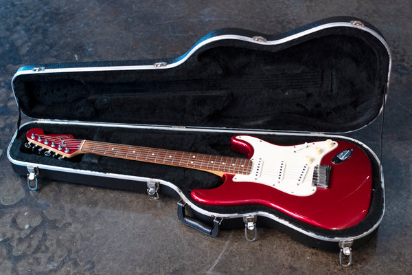 USED FENDER AMERICAN STANDARD STRATOCASTER 1996 RED MATCHING HEADSTOCK W/CASE