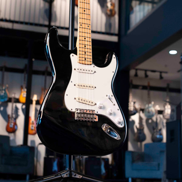 USED SQUIER MIK STRATOCASTER BLACK