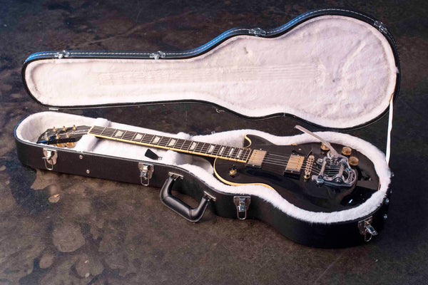 USED GIBSON LES PAUL STANDARD EBONY 2009 WITH BIGSBY, VIBRAMATE AND CASE