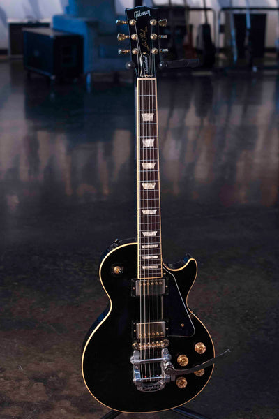 USED GIBSON LES PAUL STANDARD EBONY 2009 WITH BIGSBY, VIBRAMATE AND CASE