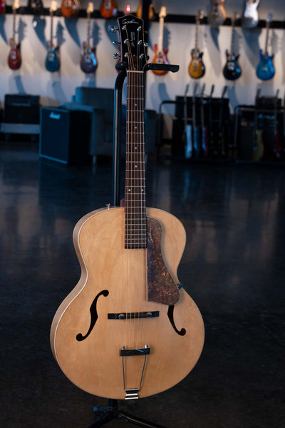 USED GODIN 5TH AVENUE SG NATURAL WITH CHIPBOARD CASE
