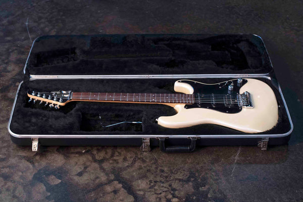 USED FENDER  STRATOCASTER 1987 -  MADE IN JAPAN - PEARL WHITE WITH CASE