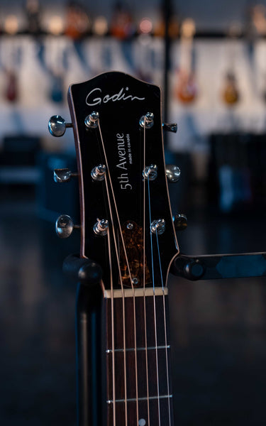 USED GODIN 5TH AVENUE SG NATURAL WITH CHIPBOARD CASE