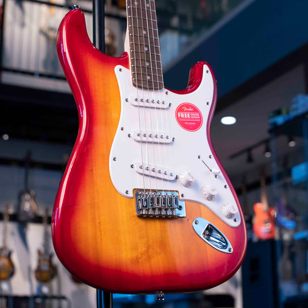 SQUIER SONIC STRATOCASTER - SIENNA SUNBURST