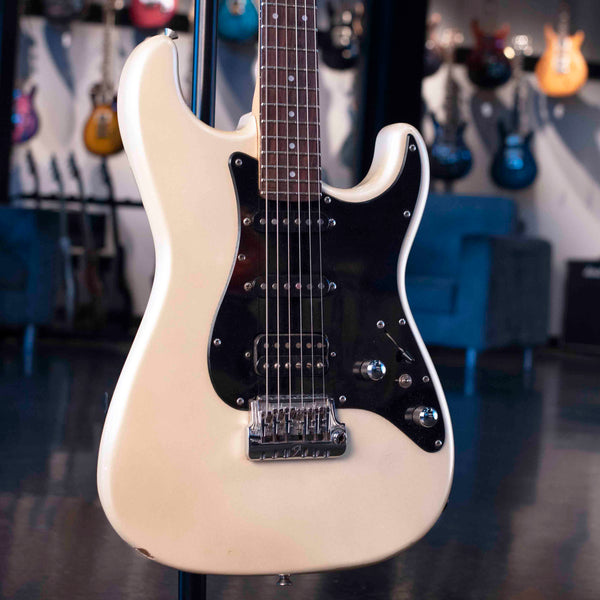 USED FENDER  STRATOCASTER 1987 -  MADE IN JAPAN - PEARL WHITE WITH CASE