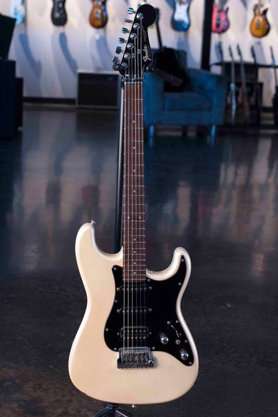 USED FENDER  STRATOCASTER 1987 -  MADE IN JAPAN - PEARL WHITE WITH CASE