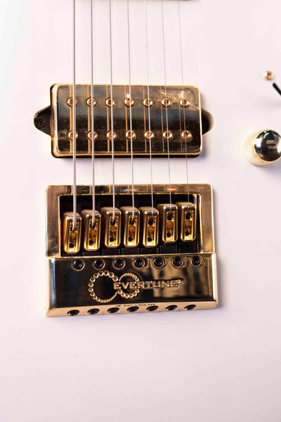 IBANEZ K7YANG HEAD SIGNATURE 7-STRING  - WHITE WITH EVERTUNE AND GIGBAG