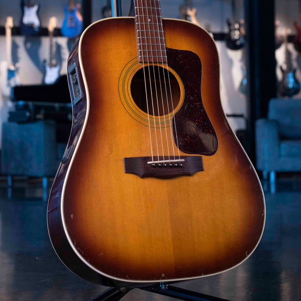 VINTAGE GUILD D-40 - SUNBURST 1977