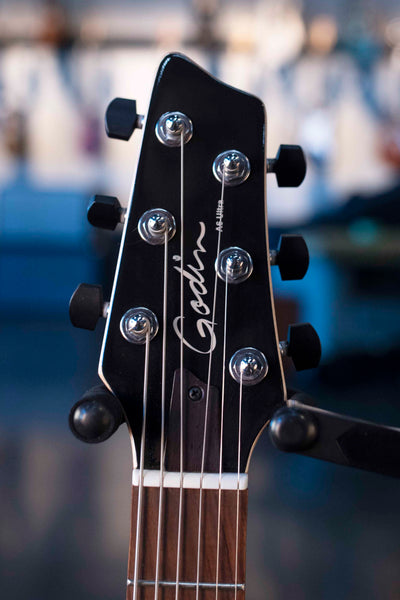 USED GODIN A6 SUNBURST WITH BAG