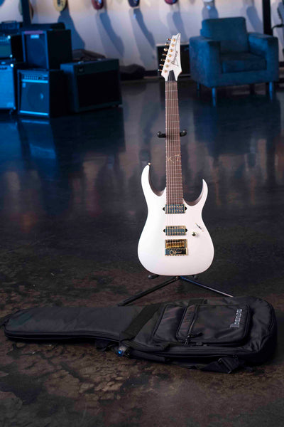IBANEZ K7YANG HEAD SIGNATURE 7-STRING  - WHITE WITH EVERTUNE AND GIGBAG