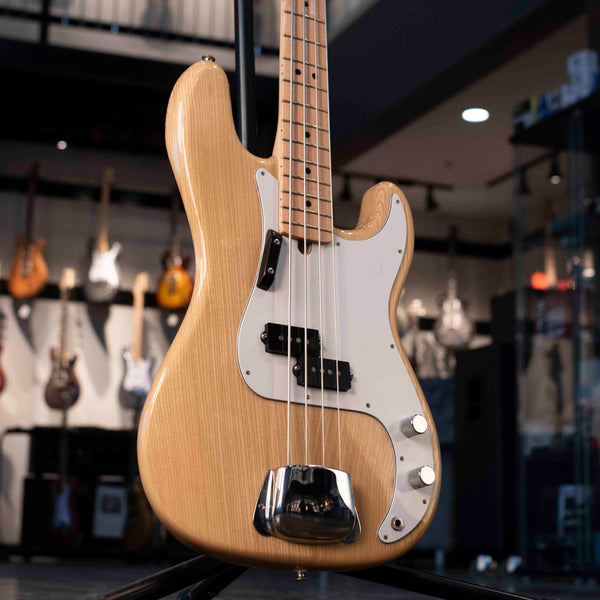 USED UNIVOX PROFESSIONAL BASS 70’S  WITH ORIGINAL CASE