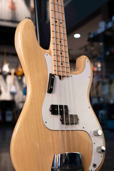 USED UNIVOX PROFESSIONAL BASS 70’S  WITH ORIGINAL CASE