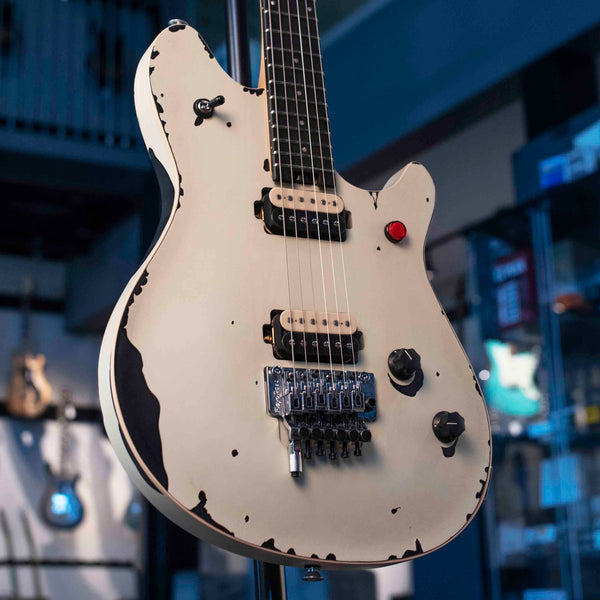 EVH LIMITED EDITION WOLFGANG SPECIAL STRIPED 2015 TOUR - DISTRESSED IVORY