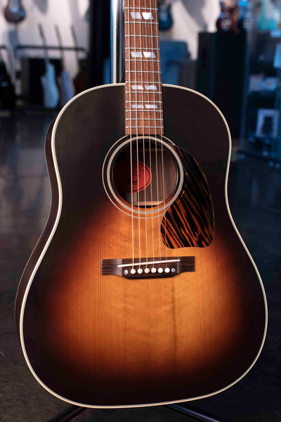 USED GIBSON CUSTOM 1942 BANNER SOUTHERN JUMBO - VINTAGE SUNBURST WITH CASE