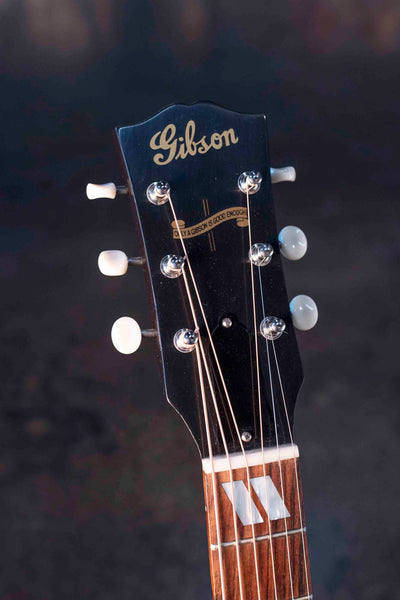 USED GIBSON CUSTOM 1942 BANNER SOUTHERN JUMBO - VINTAGE SUNBURST WITH CASE