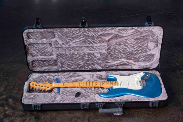 USED FENDER AMERICAN PROFESSIONAL CLASSIC STRATOCASTER - FADED LAKE PLACID BLUE WITH CASE