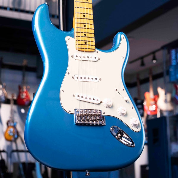 USED FENDER AMERICAN PROFESSIONAL CLASSIC STRATOCASTER - FADED LAKE PLACID BLUE WITH CASE