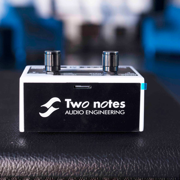 USED TWO NOTES CAB M WITH BOX