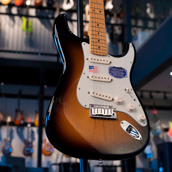 USED FENDER 60TH ANNIVERSARY AMERICAN DELUXE STRATOCASTER SB WITH TWEED CASE