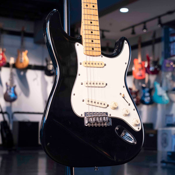 USED SQUIER USA STRAT WITH GIG BAG