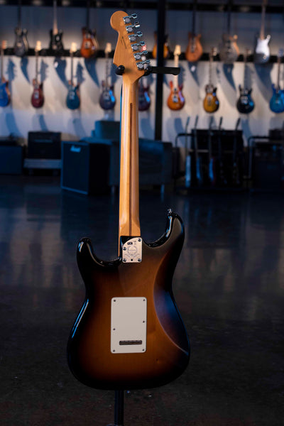USED FENDER 60TH ANNIVERSARY AMERICAN DELUXE STRATOCASTER SB WITH TWEED CASE