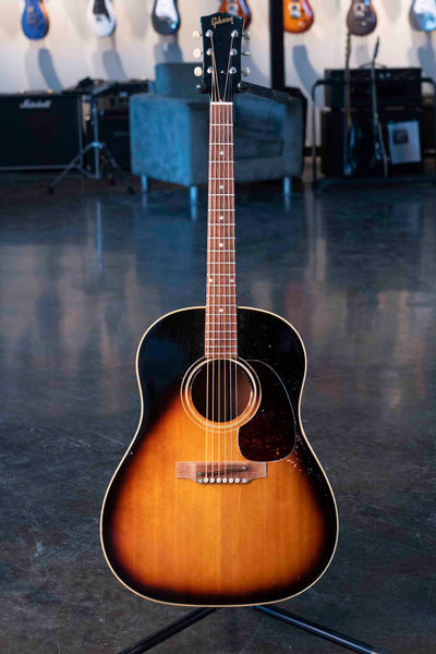 VINTAGE GIBSON J-45  1968 W/CASE