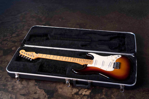 VINTAGE FENDER STANDARD STRATOCASTER 1983 USA - SUNBURST WITH CASE