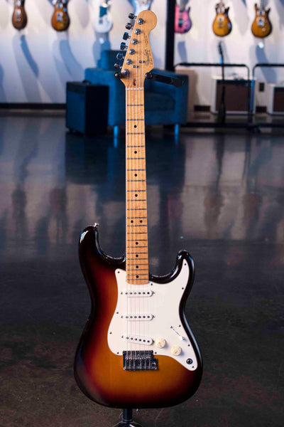 VINTAGE FENDER STANDARD STRATOCASTER 1983 USA - SUNBURST WITH CASE