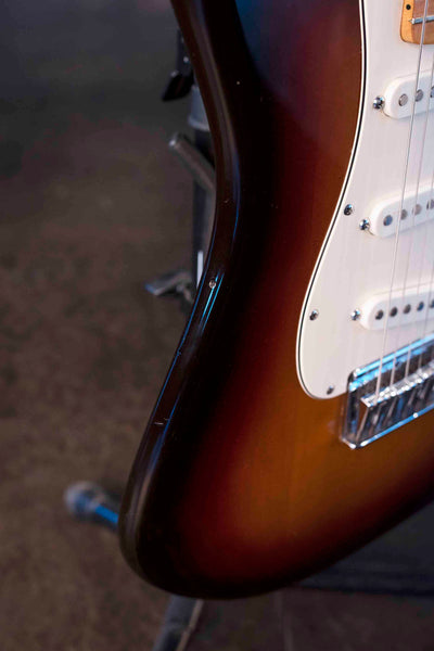 VINTAGE FENDER STANDARD STRATOCASTER 1983 USA - SUNBURST WITH CASE