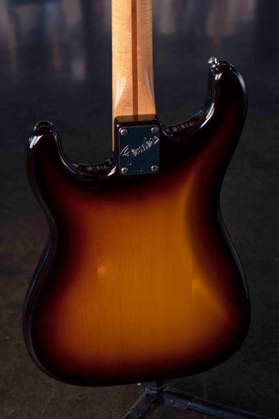 VINTAGE FENDER STANDARD STRATOCASTER 1983 USA - SUNBURST WITH CASE