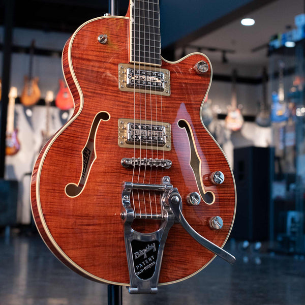 USED GRETSCH G6659TFM PLAYERS EDITION BROADKASTER JR. CENTER BLOCK SINGLE-CUT WITH STRING-THRU BIGSBY AND FLAME MAPLE - BOURBON STAIN WITH CASE