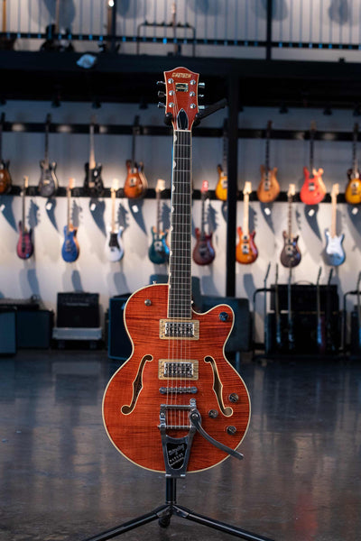 USED GRETSCH G6659TFM PLAYERS EDITION BROADKASTER JR. CENTER BLOCK SINGLE-CUT WITH STRING-THRU BIGSBY AND FLAME MAPLE - BOURBON STAIN WITH CASE