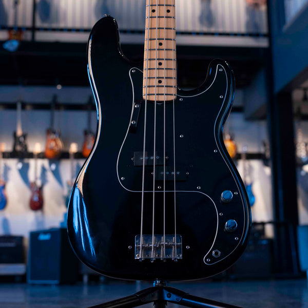 VINTAGE 1976 FENDER PRECISION BASS WITH NON ORIGINAL CASE