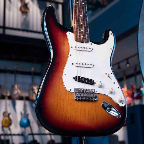USED FENDER AMERICAN VINTAGE ’62 STRATOCASTER 3TSB WITH CASE