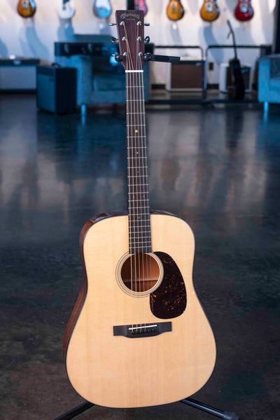 MARTIN D-18 STANDARD SERIES WITH CASE