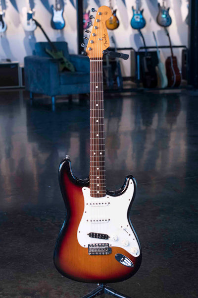 USED FENDER AMERICAN VINTAGE ’62 STRATOCASTER 3TSB WITH CASE