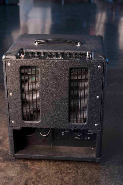 USED MESA BOOGIE M-PULSE WALKABOUT 1X12 BASS COMBO