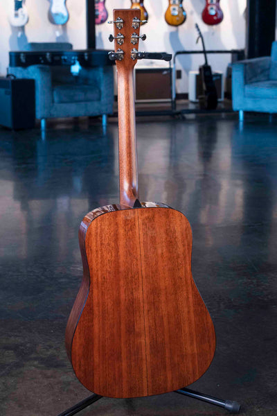 MARTIN D-18 STANDARD SERIES WITH CASE
