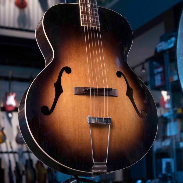 VINTAGE CROMWELL G-4 ARCHTOP WITH CASE