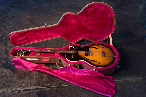 USED GIBSON ES-135 - 1999 SUNBURST WITH CASE