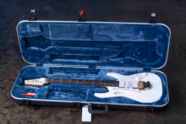 USED IBANEZ JEM7VP STEVE VAI PREMIUM SIGNATURE WITH CASE AND DIMARIZIO UTOPIA PICKUPS