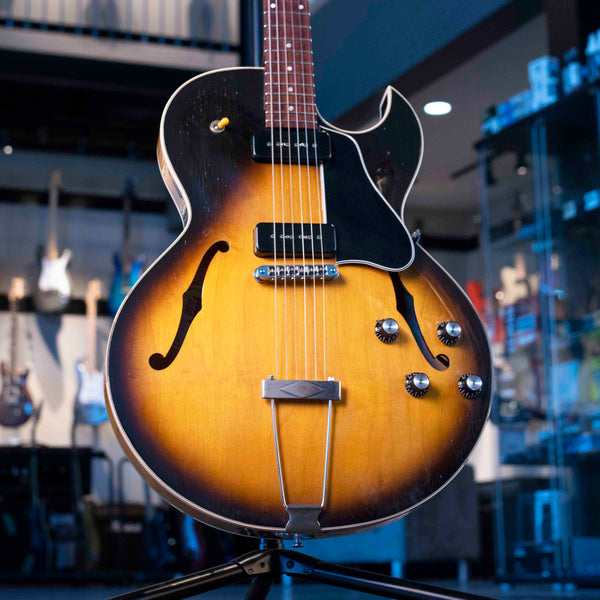 USED GIBSON ES-135 - 1999 SUNBURST WITH CASE