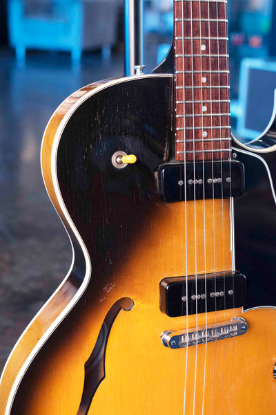 USED GIBSON ES-135 - 1999 SUNBURST WITH CASE