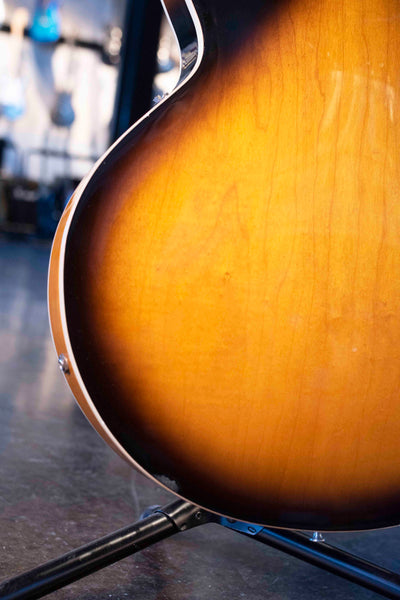 USED GIBSON ES-135 - 1999 SUNBURST WITH CASE