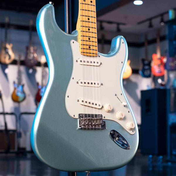 USED FENDER AMERICAN PROFESSIONAL II STRATOCASTER - MYSTIC SEAFOAM  WITH BKP PICKUPS