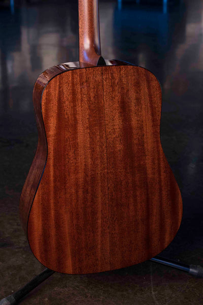 MARTIN  D-18 MOLLY TUTTLE WITH CASE