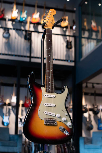 FENDER CUSTOM SHOP 1965 JOURNEYMAN RELIC C/R STRATOCASTER  - AGED 3 TONE SUNBURST