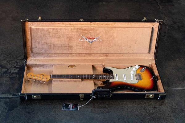 FENDER CUSTOM SHOP 1965 JOURNEYMAN RELIC C/R STRATOCASTER  - AGED 3 TONE SUNBURST